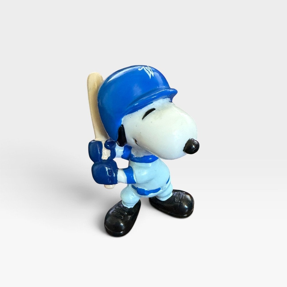 Vintage Whitman's Snoopy Baseball Player PVC Figure Blue Uniform Bat Peanuts 2.5